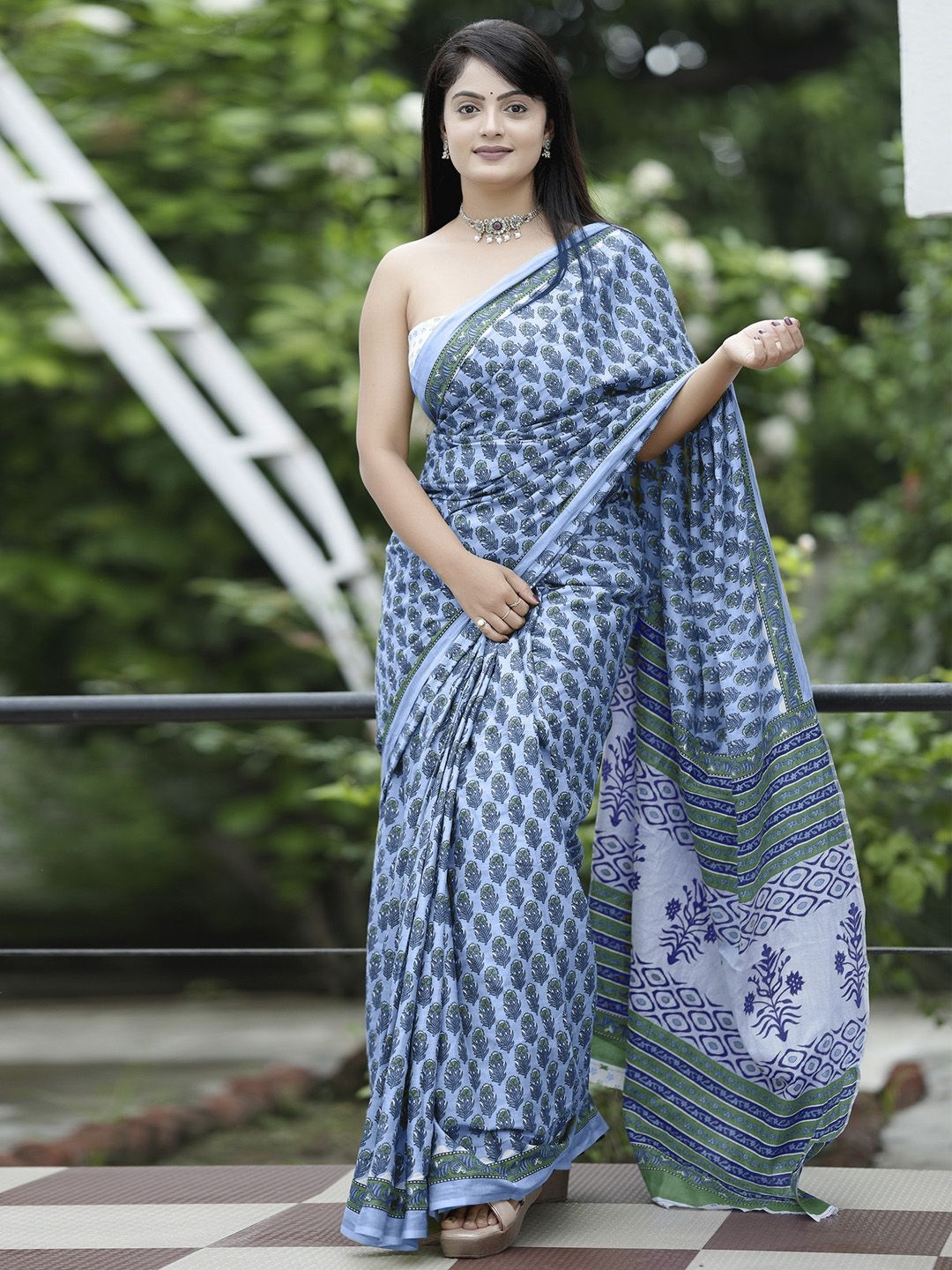 

KALINI bagru floral printed saree with blouse piece, Blue