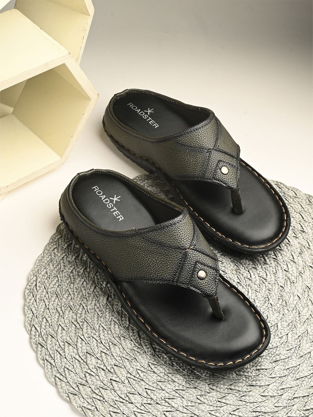 

The Roadster Lifestyle Co Men Comfort Sandals, Olive