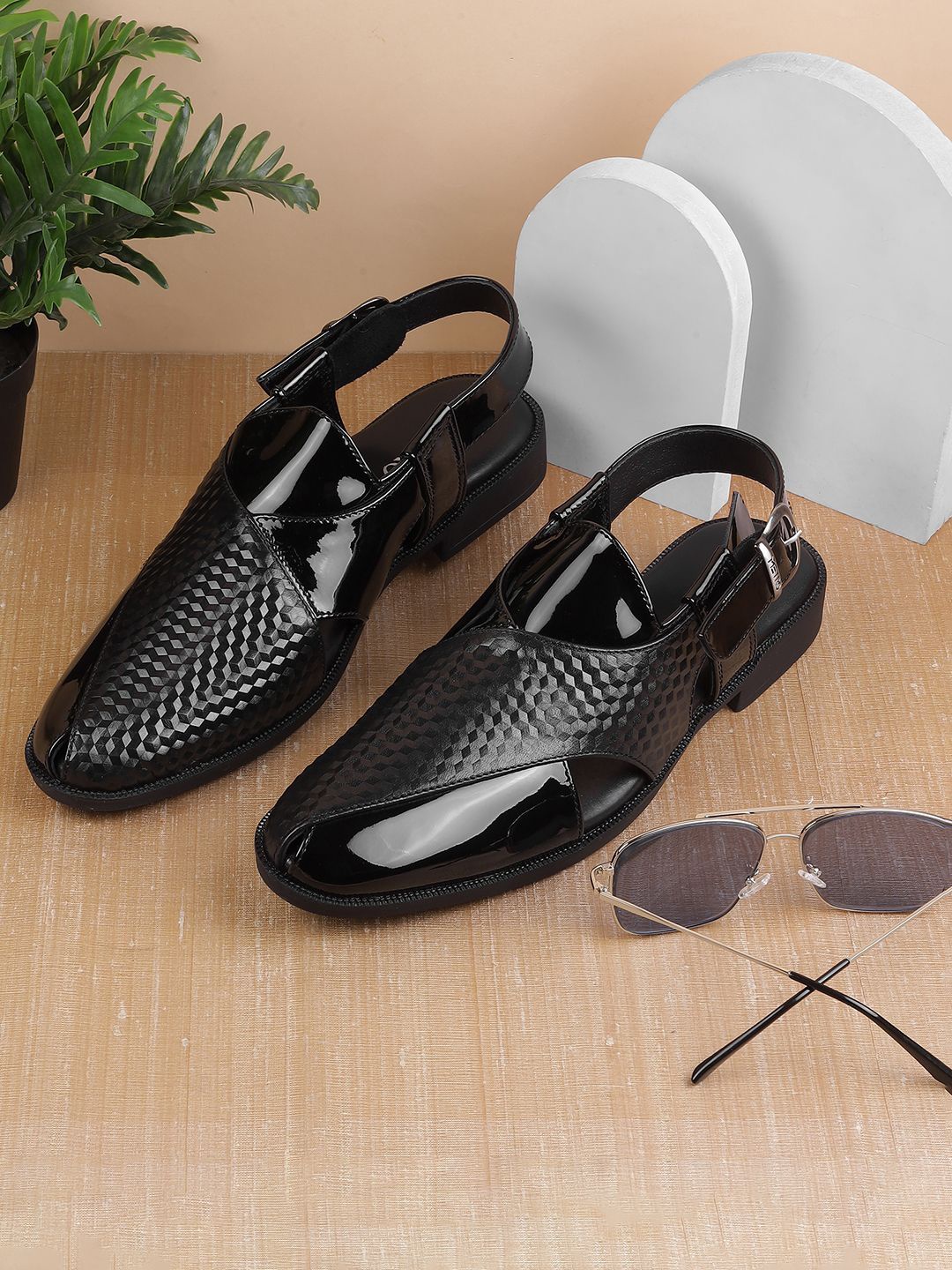 

Metro Men Textured Shoe-Style Sandals, Black