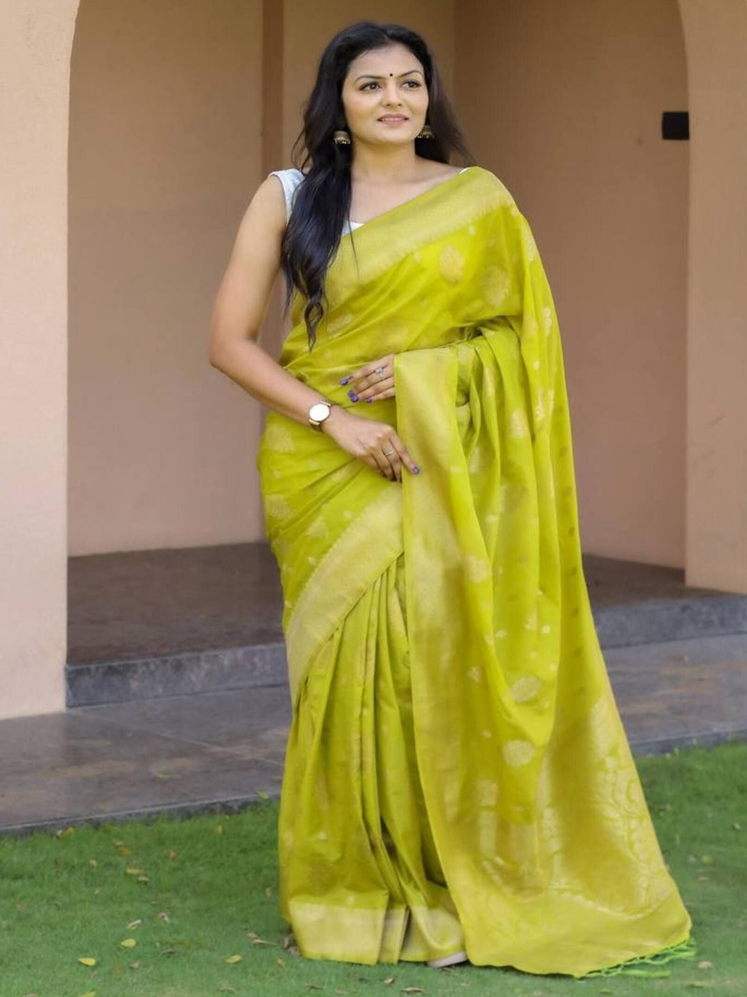 

Sitanjali Woven Design Zari Silk Blend Kanjeevaram Saree, Green