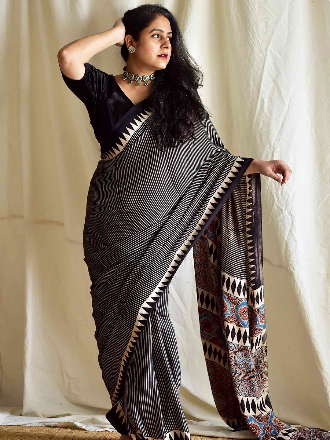 

Sundarii Striped Silk Blend Saree, Black