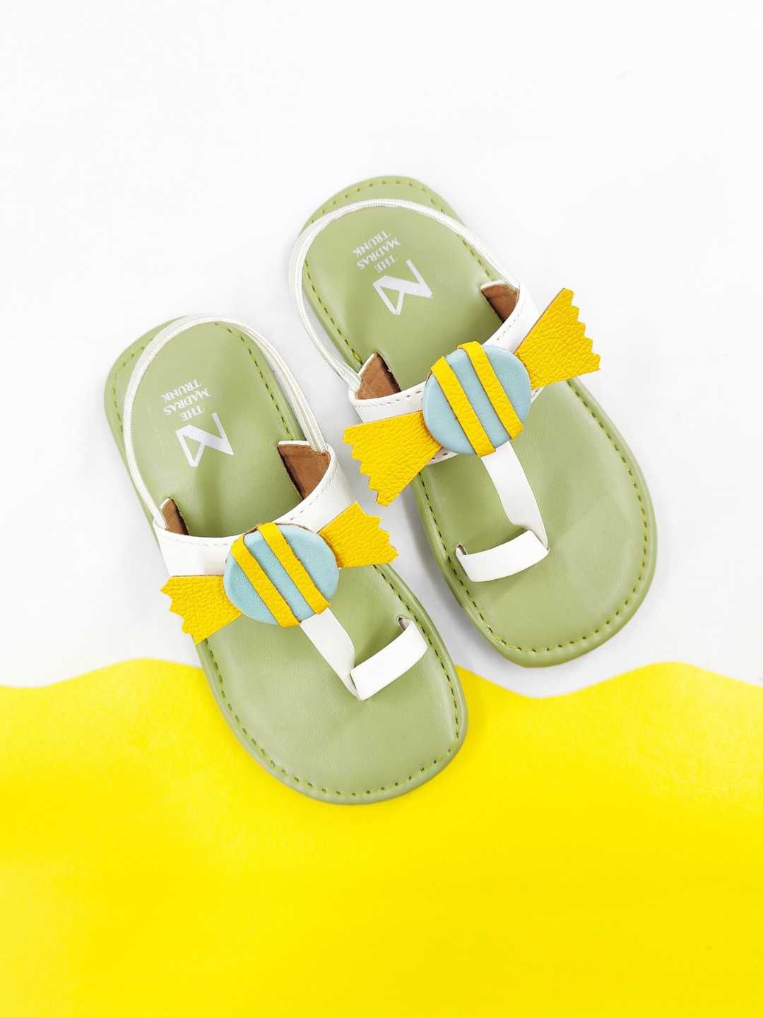 

THE MADRAS TRUNK Unisex Kids Fisherman Sandals, Green