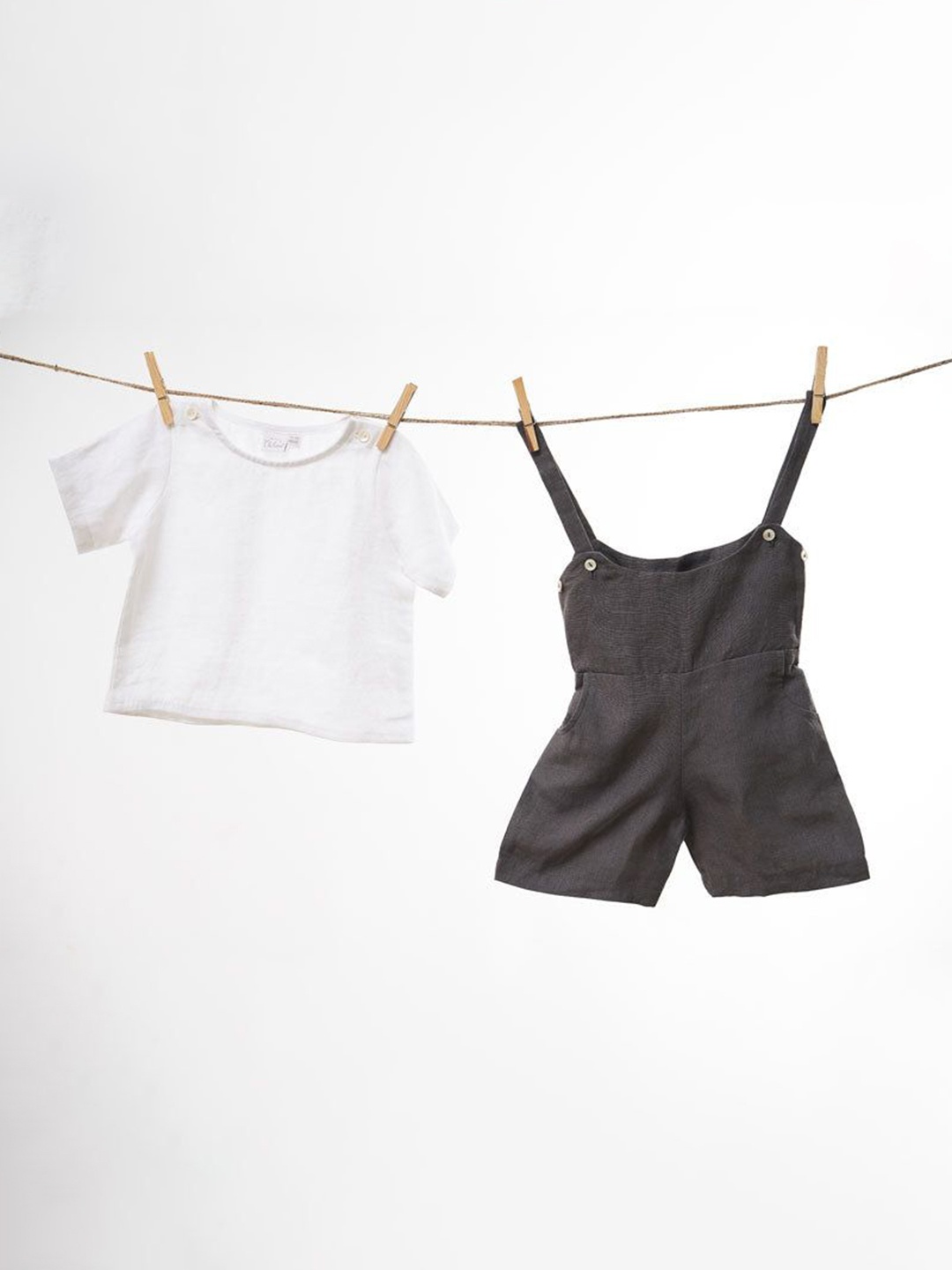 

CHI LINEN CLOTHING Kids T-shirt with Dungarees, Black