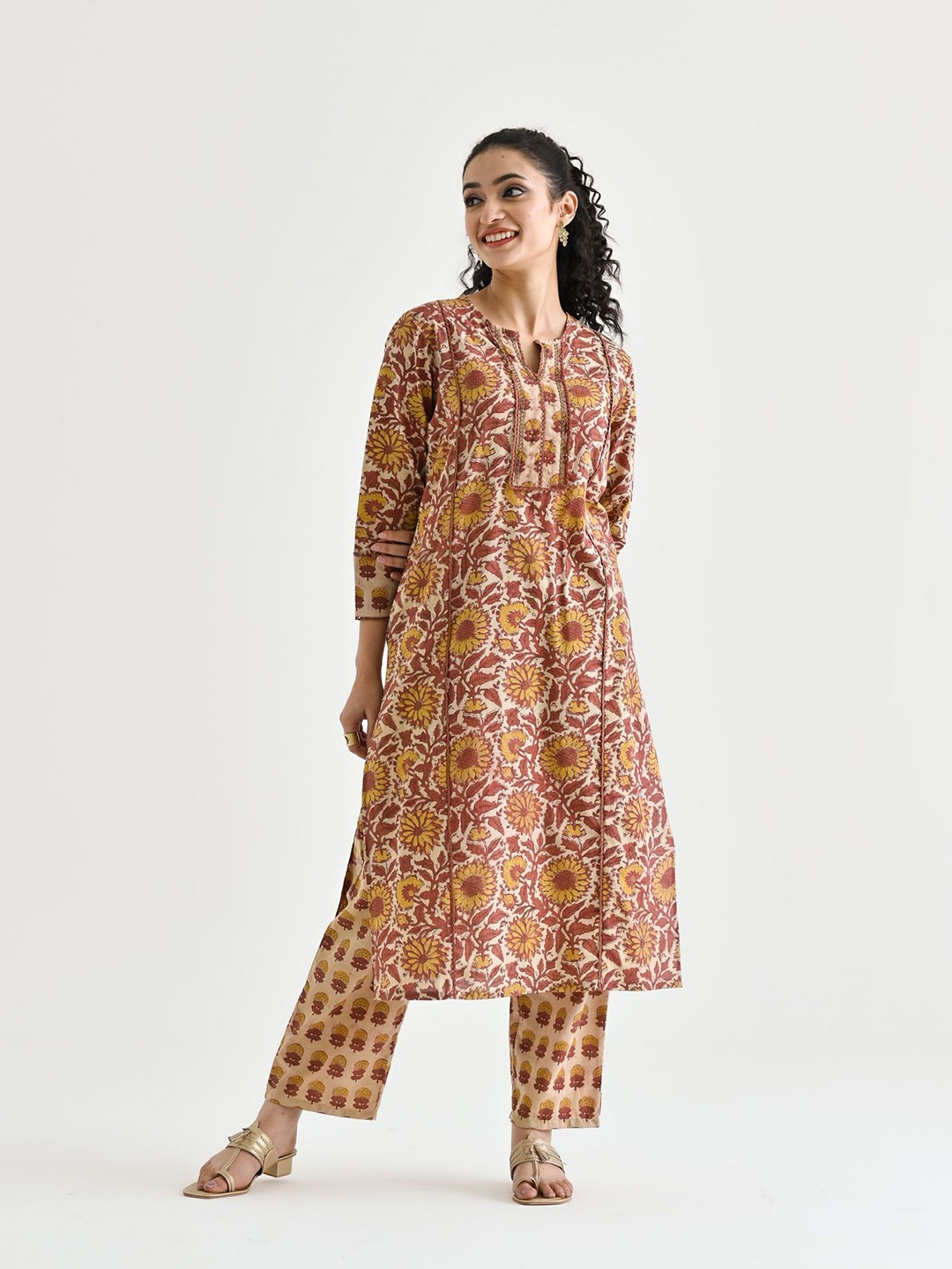 

Rustorange Women Floral Printed Keyhole Neck Kurta, Beige