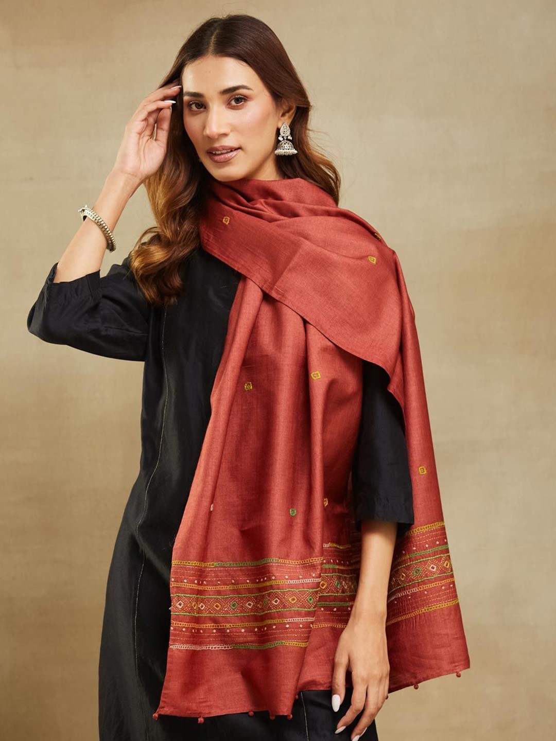 

Fabindia Women Embroidered Stole, Maroon