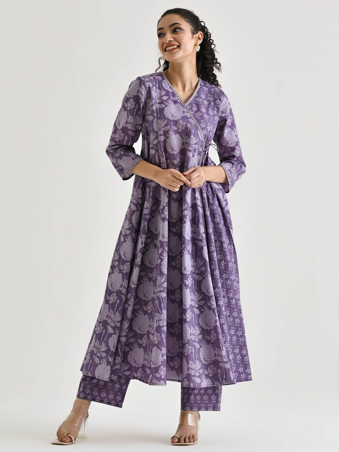 

Rustorange Women Floral Printed Sequinned Kurta, Lavender