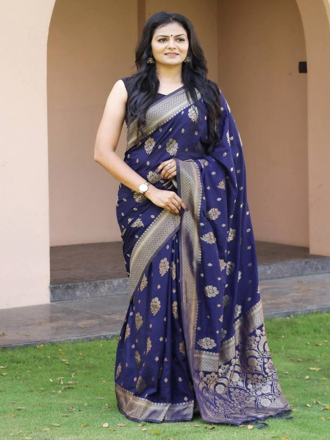 

Sitanjali Woven Design Zari Silk Blend Kanjeevaram Saree, Navy blue