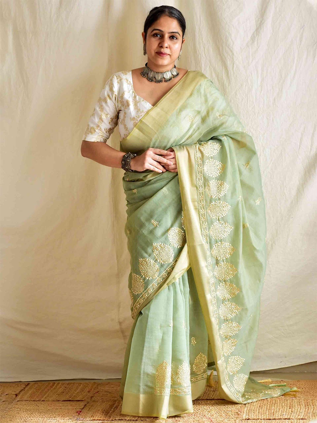 

Sundarii Floral Embroidered Saree, Green