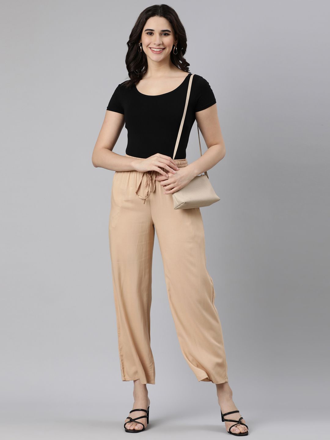 

Souchii Women Mid-Rise Trousers, Brown