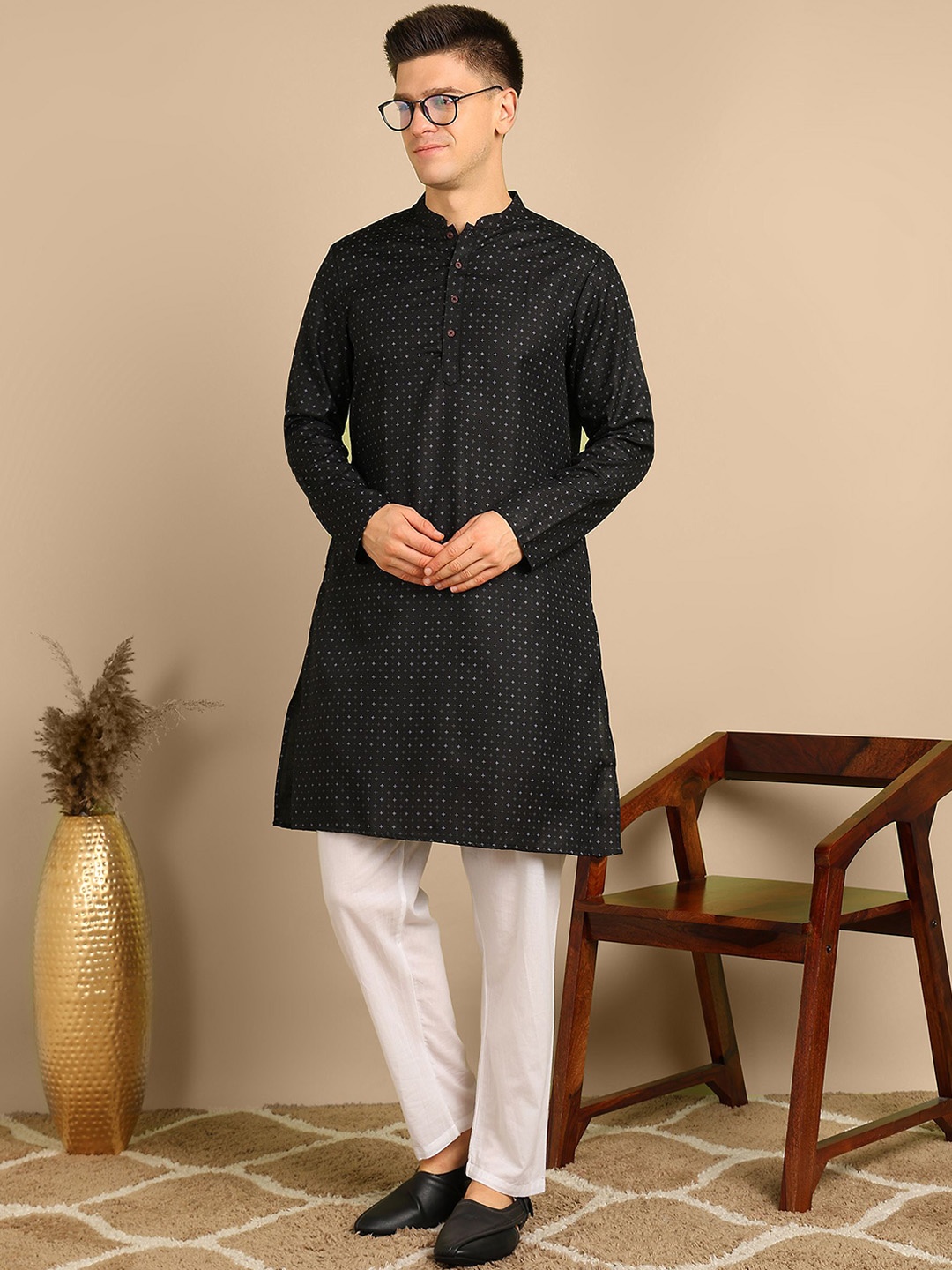 

Anouk Men Geometric Thread Work Kurta, Black