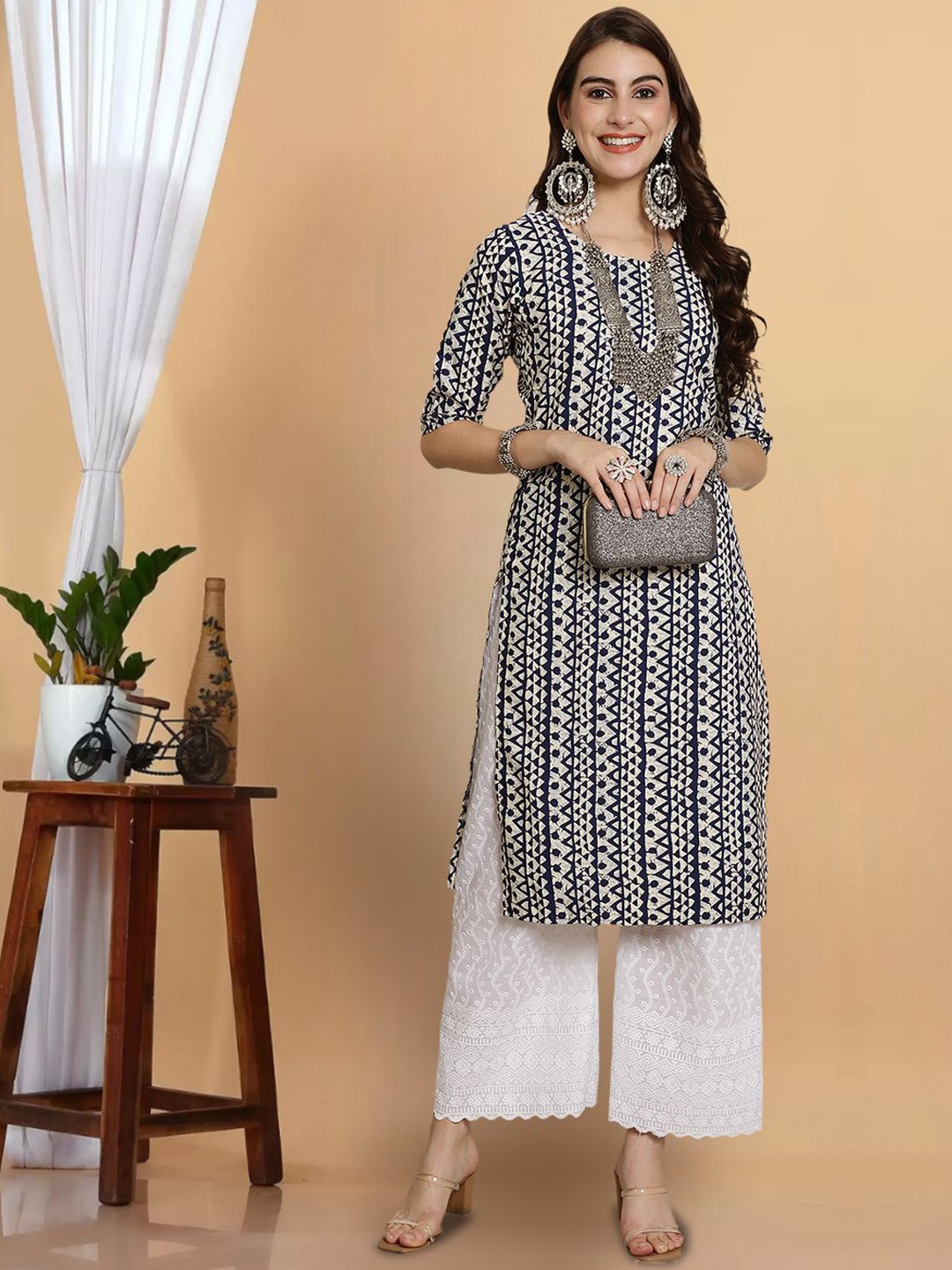 

7Threads Geometric Printed Round Neck Straight Kurta, Navy blue