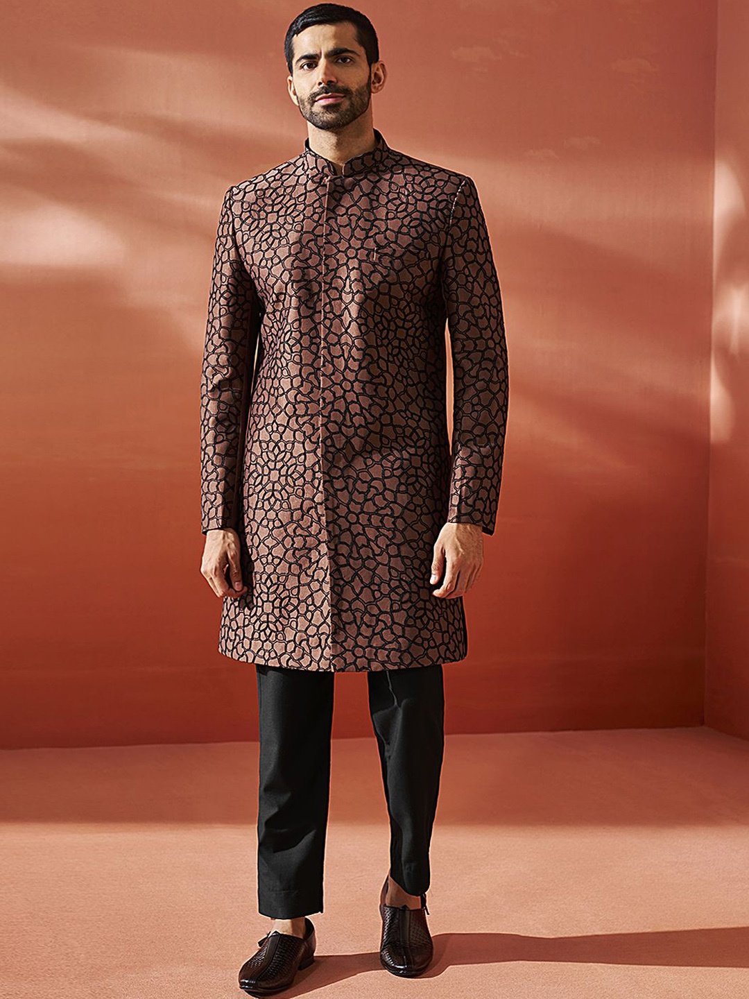 

VASTRAMAY Self-Design Sherwani Set, Rust