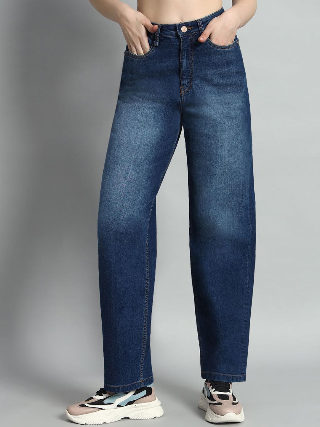 

The Roadster Lifestyle Co Women High-Rise Light Faded Jeans, Blue
