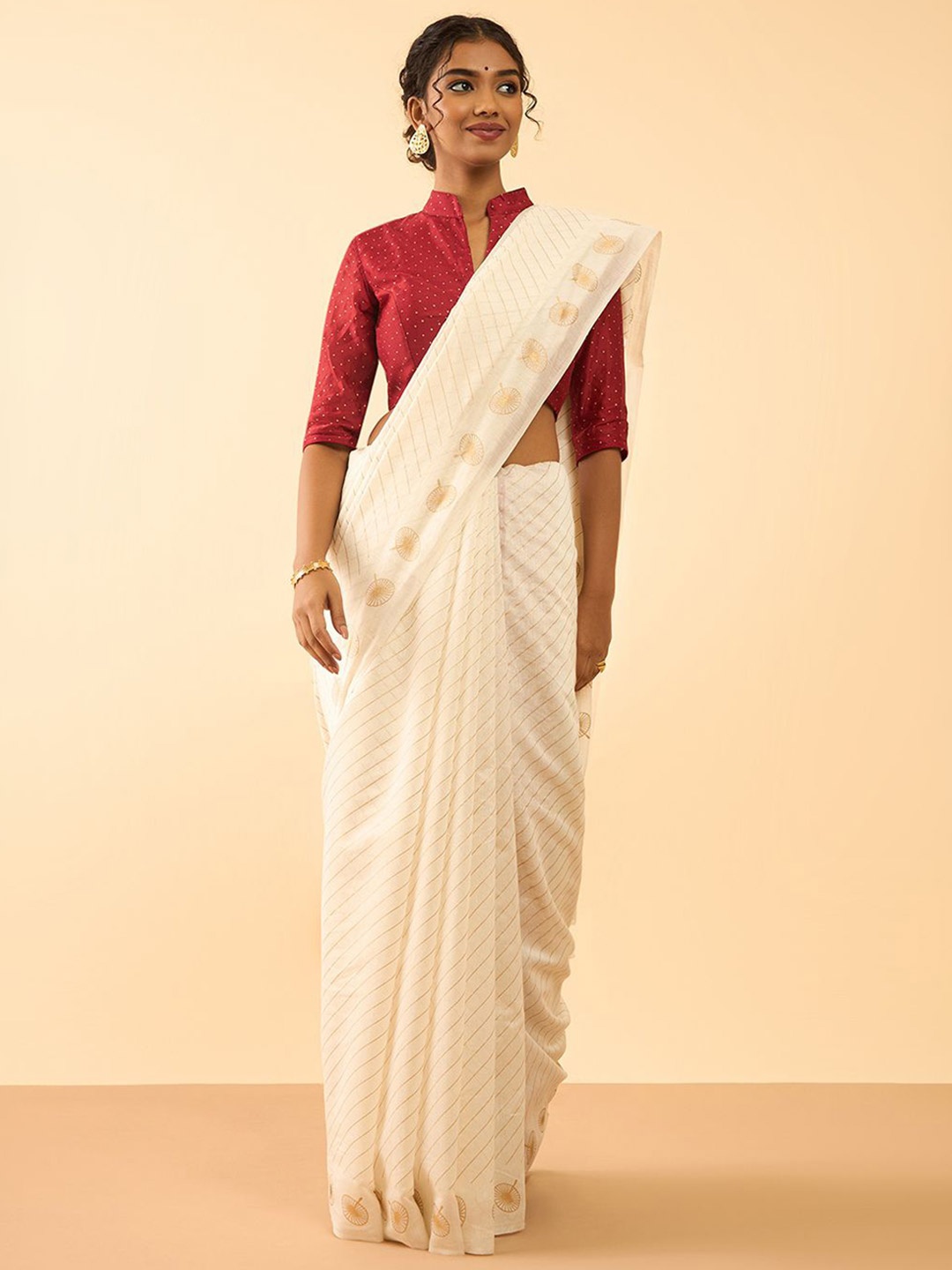 

Taneira Floral Saree, Off white