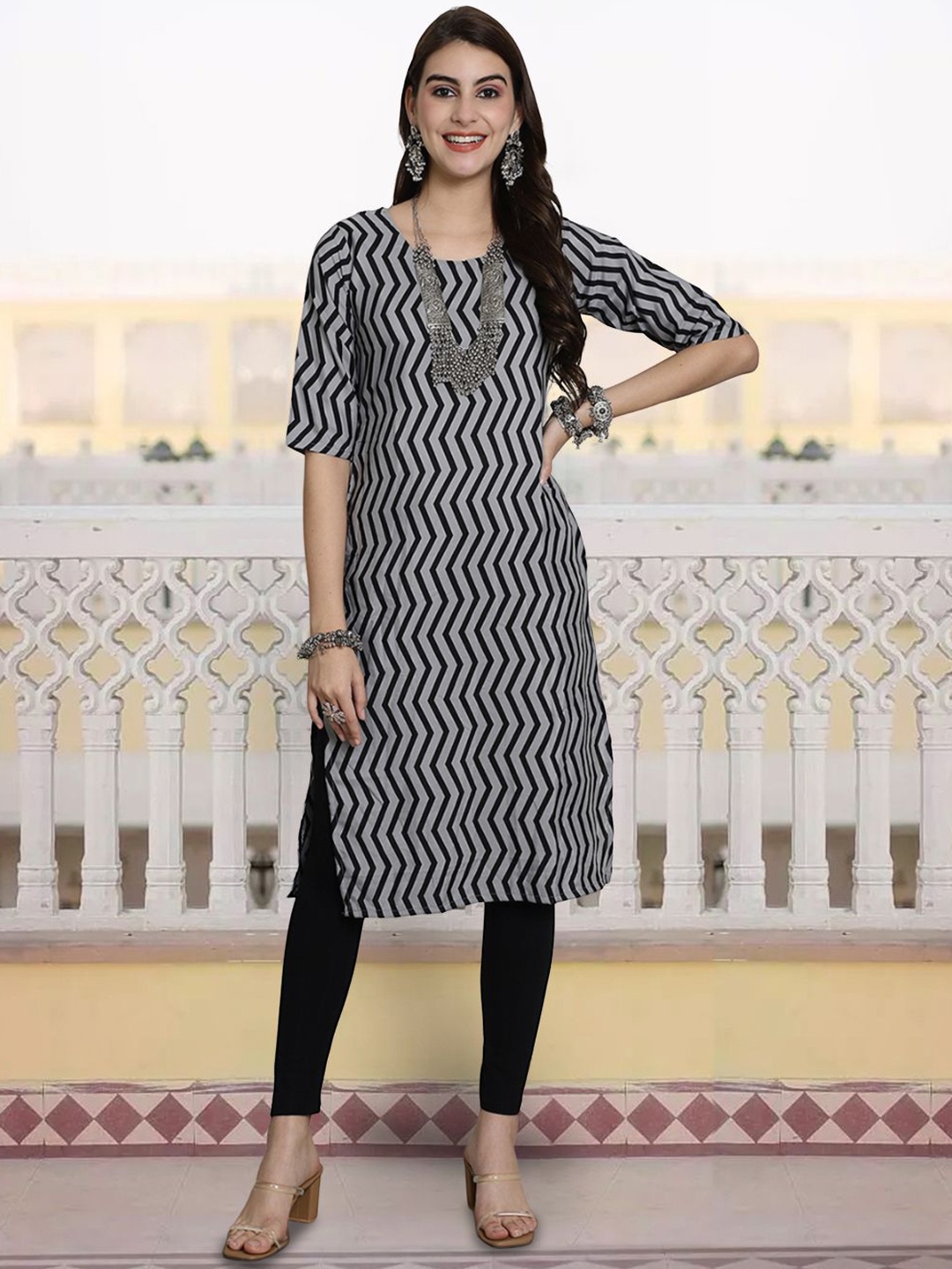 

7Threads Geometric Printed Round Neck Straight Kurta, Grey