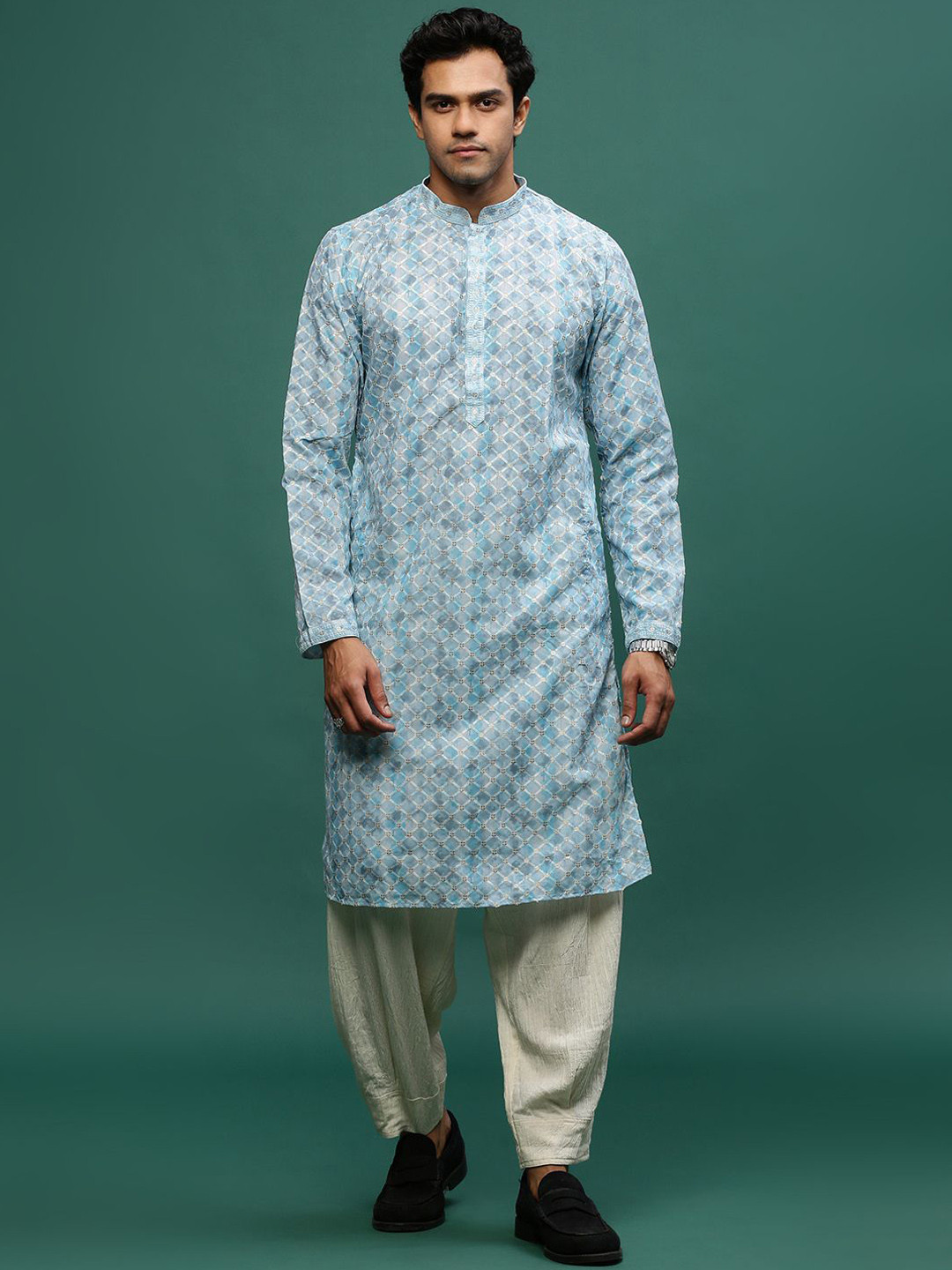 

Sangria Blue Ombre Printed Sequined Mandarin Collar Chikankari Cotton Straight Kurta