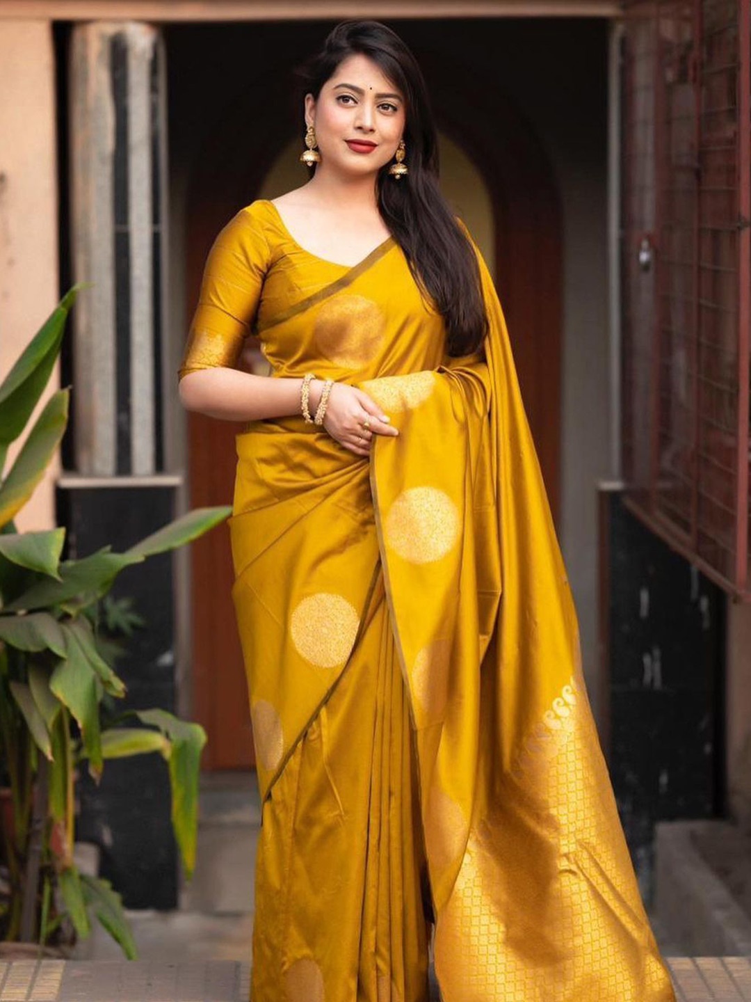 

QENY Woven Design Zari Banarasi Saree, Yellow