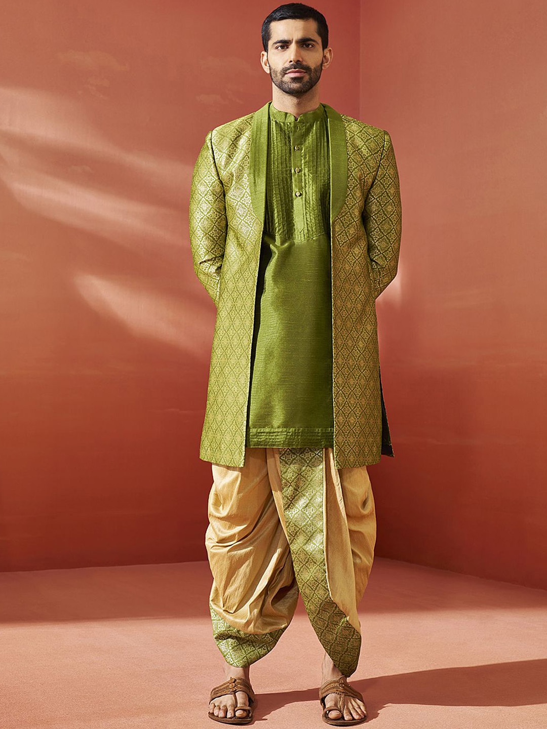 

VASTRAMAY Woven-Design Sherwani Set, Green