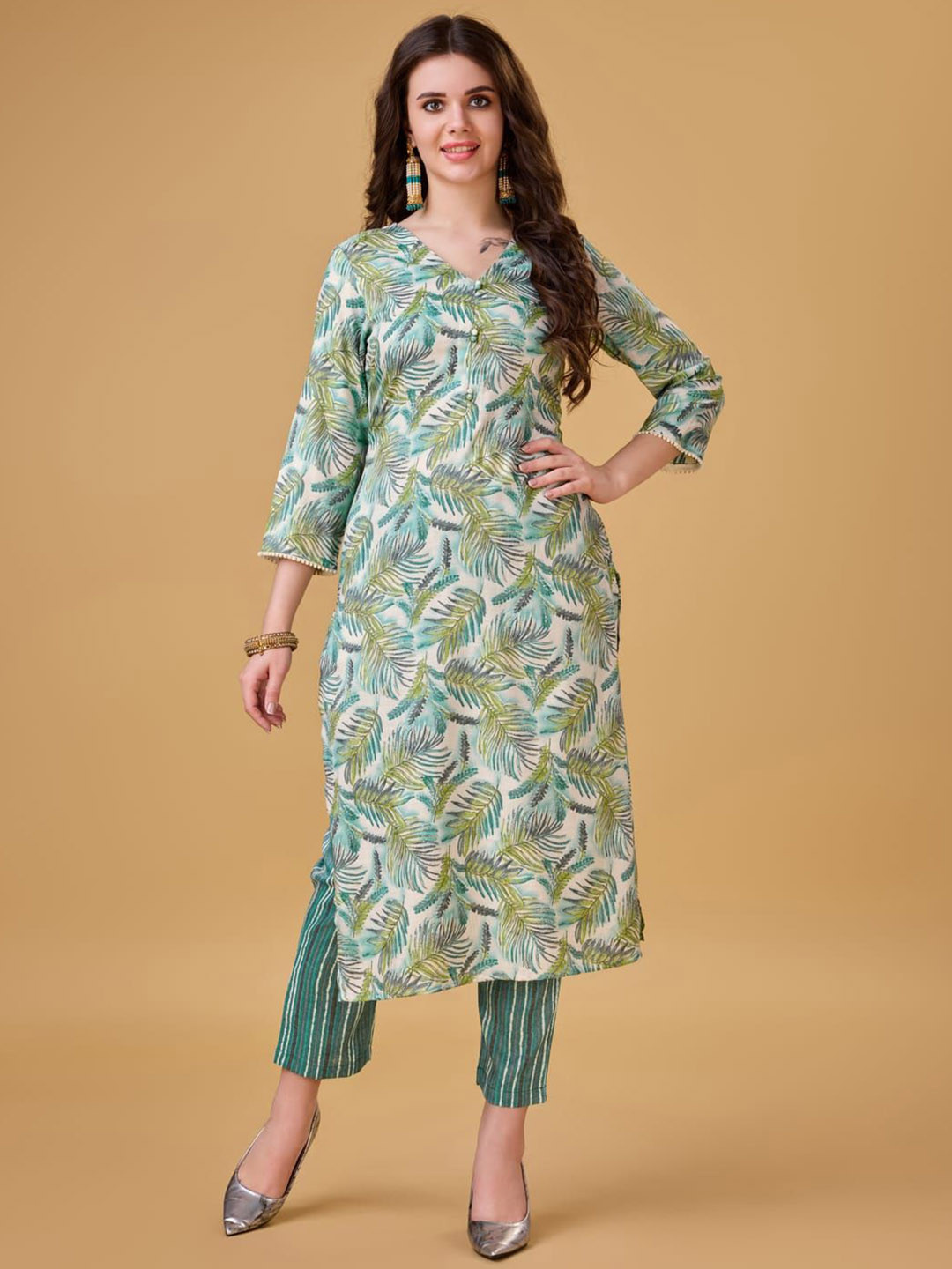 

Suha Women Floral Printed Regular Kurta with Trousers, Green
