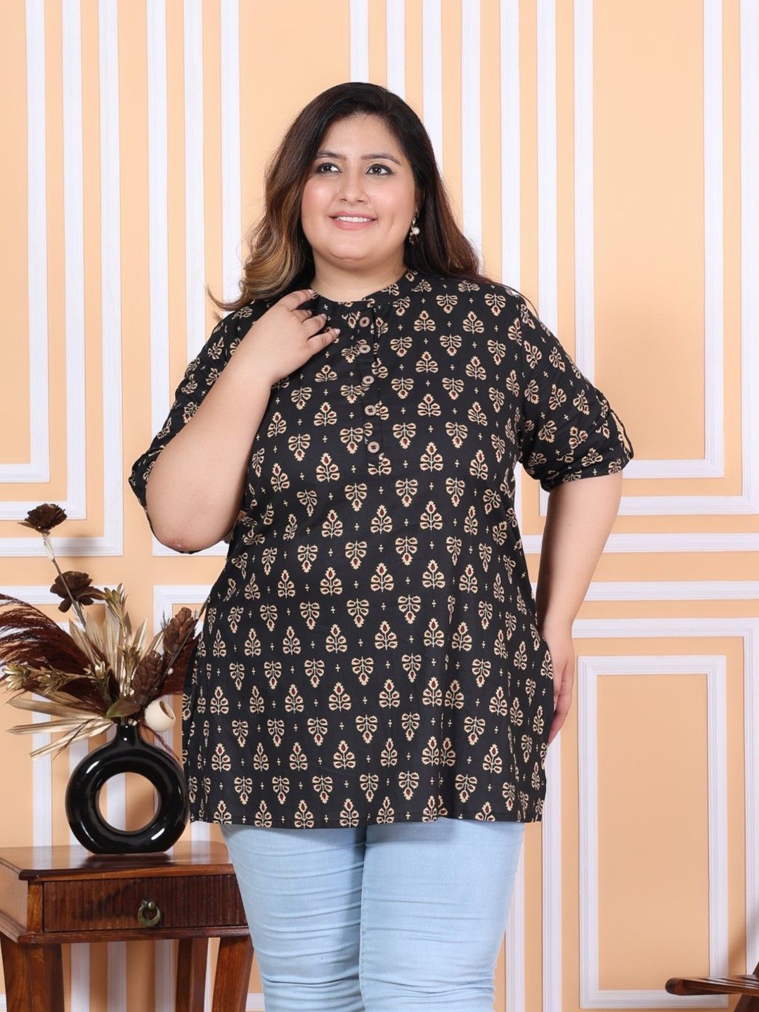 

KALINI Floral Printed Pure Cotton Kurti, Black