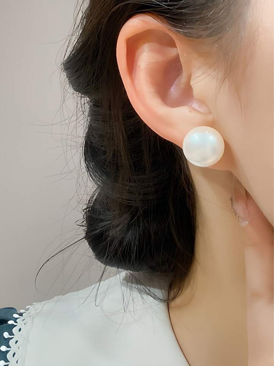 

KRENOZ Classic Studs Earrings, White