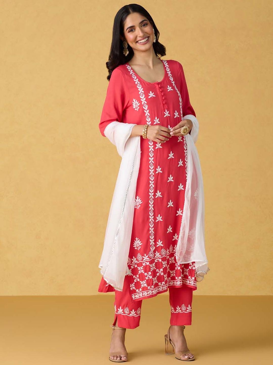 

Likha Lucknowi Chikankari Kurta Pant & Dupatta, Peach