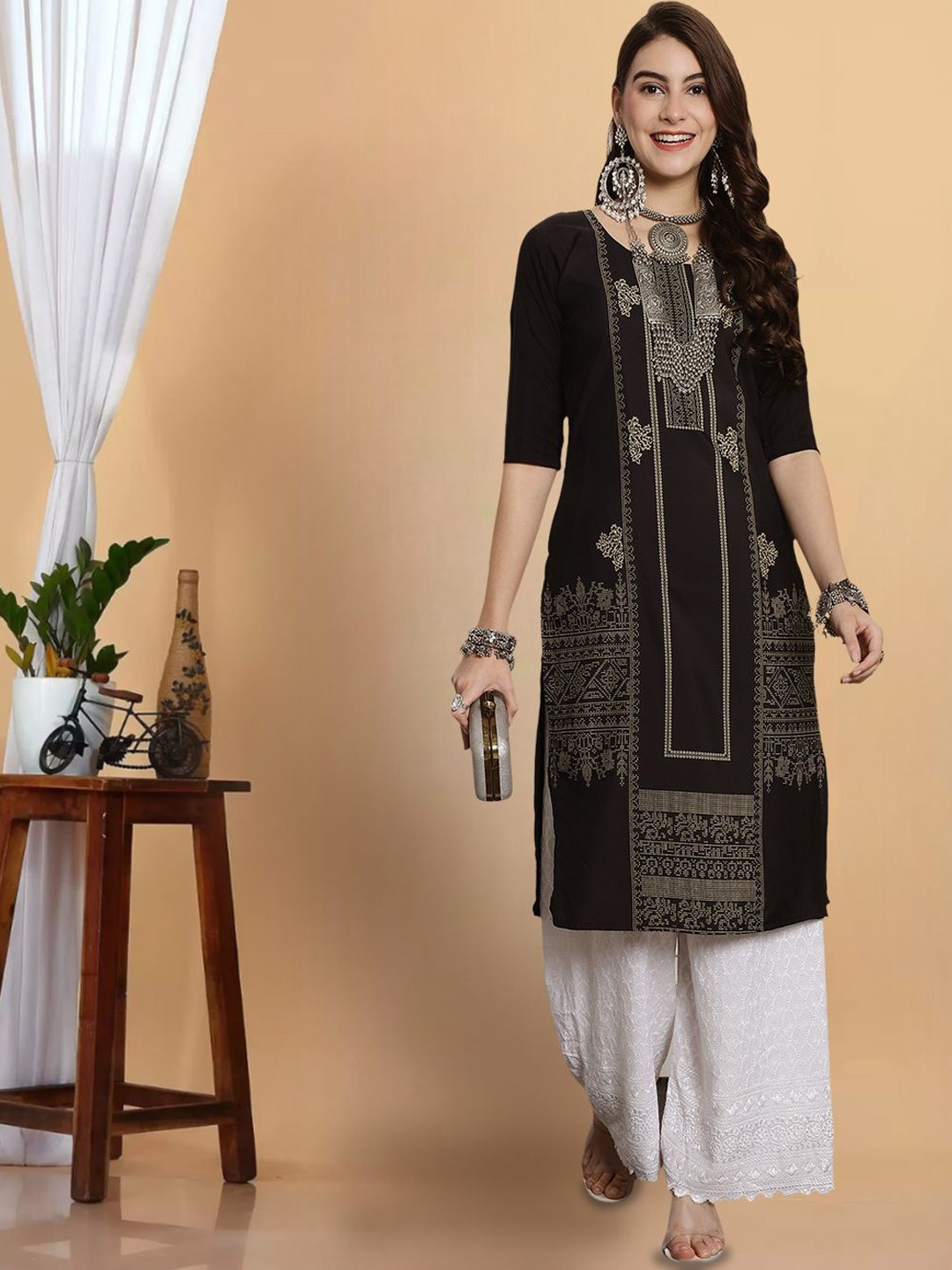 

7Threads Floral Printed Round Neck Straight Kurta, Black