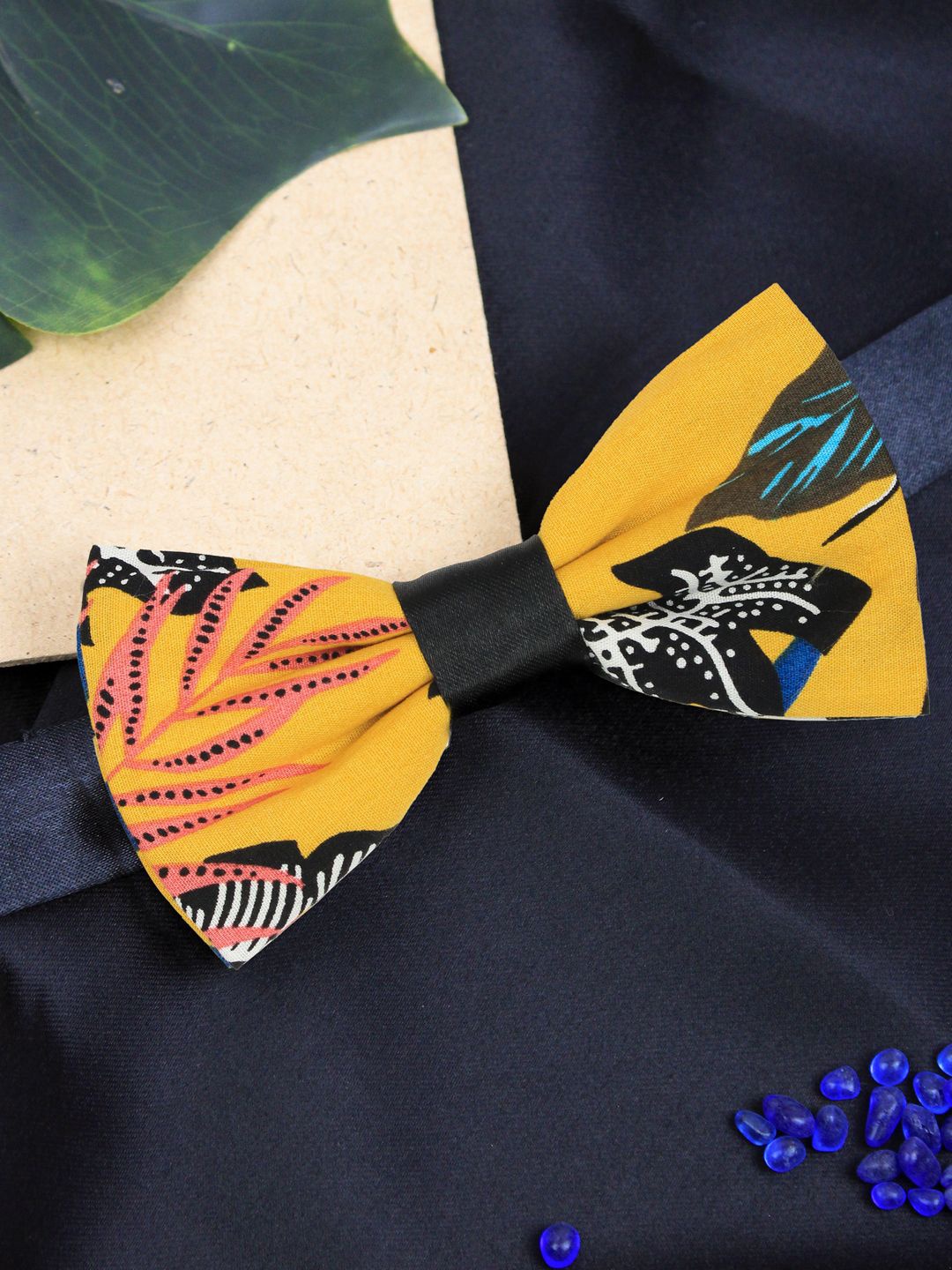 

PELUCHE Men Printed Bow Tie, Yellow