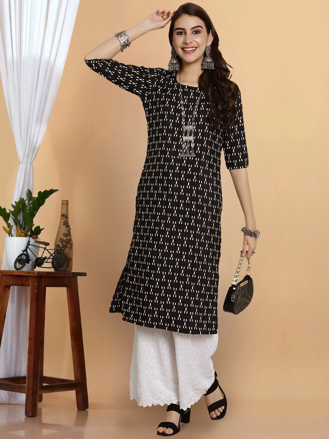 

7Threads Geometric Printed Round Neck Regular Crepe Straight Kurta, Black