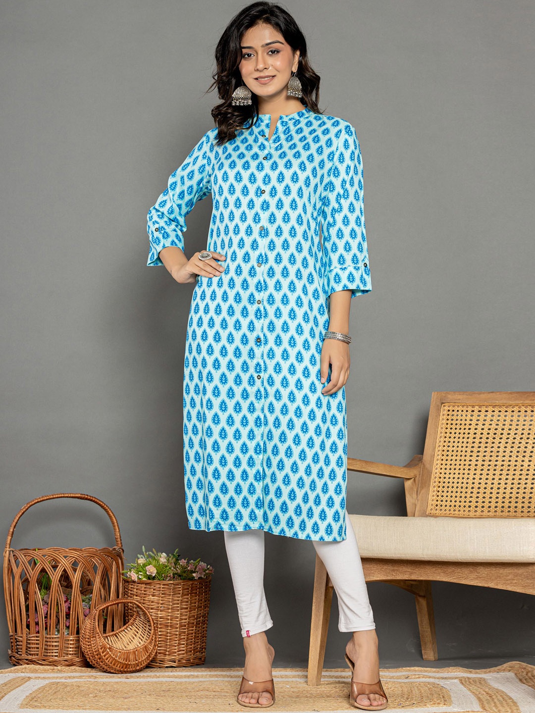 

Rouhab Geometric Printed Straight Kurta, Blue