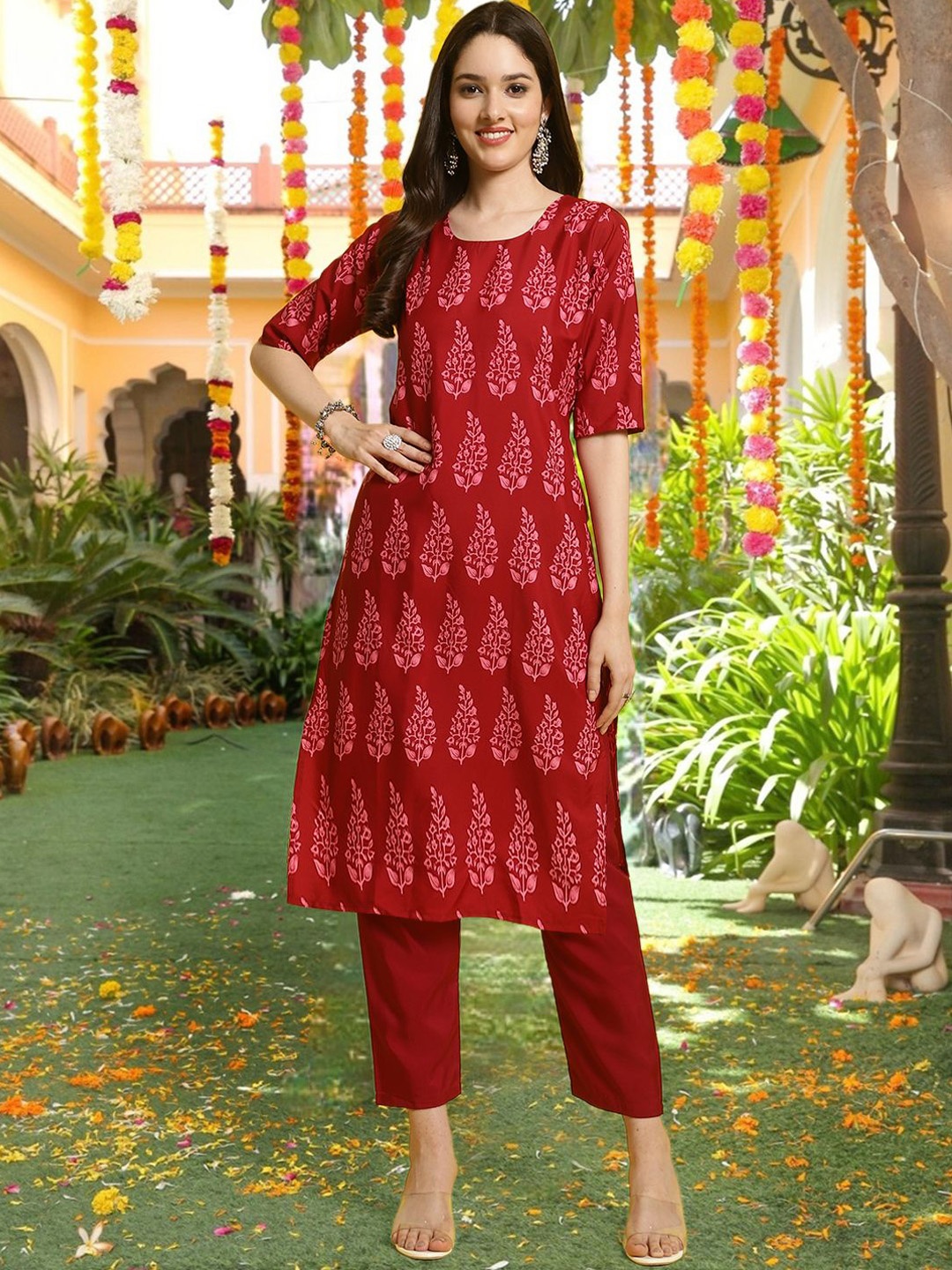 

7Threads Ethnic Motifs Printed Round Neck Straight Kurta, Red