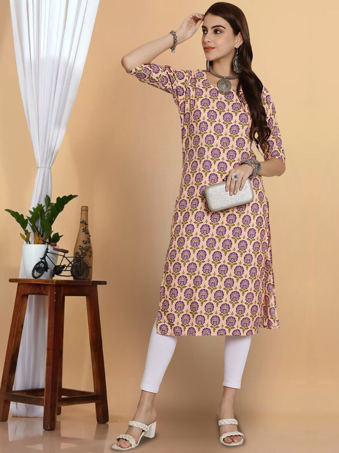 

7Threads Ethnic Motifs Printed Crepe Straight Kurta, Peach