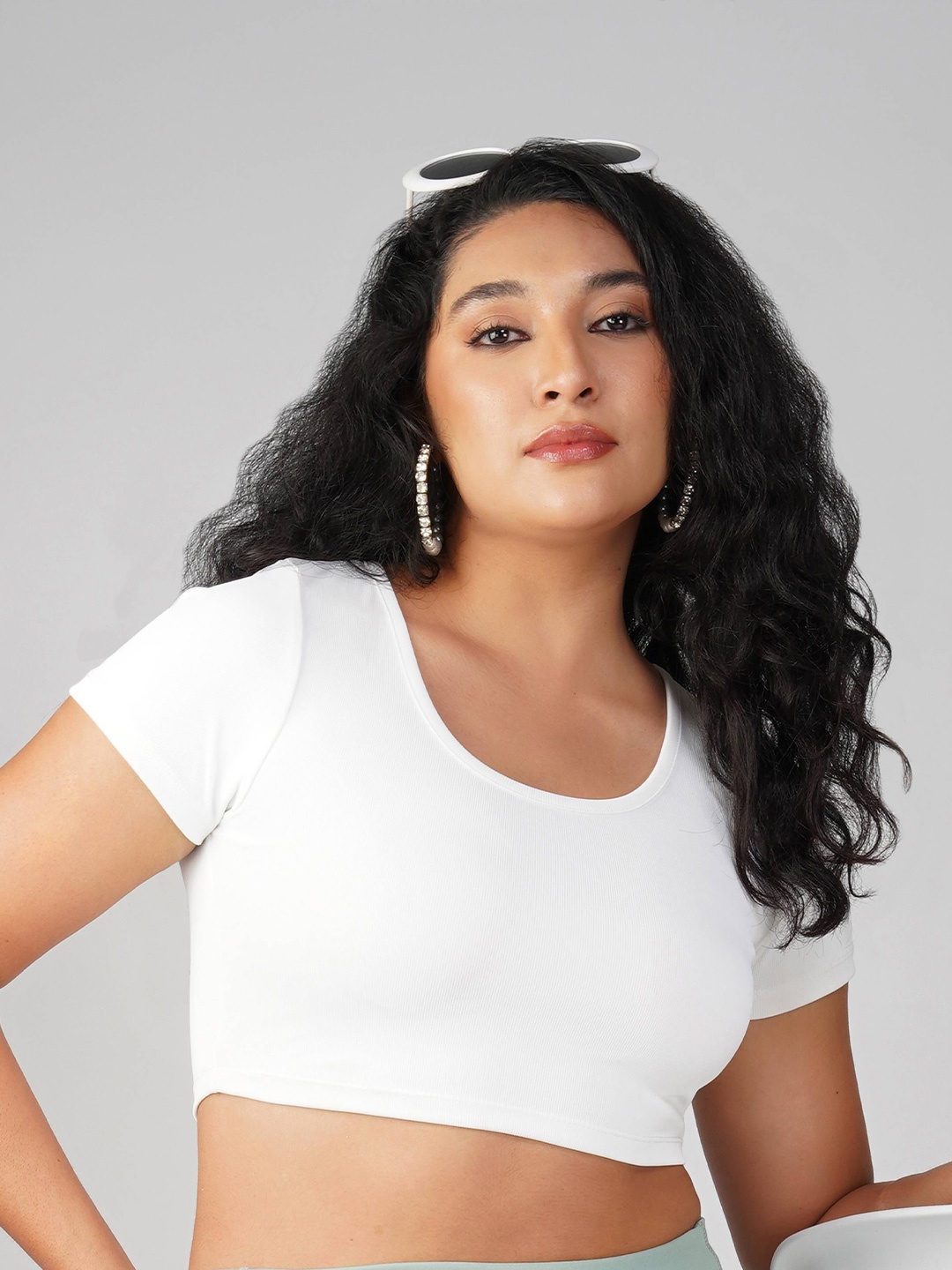 

Elibolz Women Solid Knits Scoop Neck Top, White