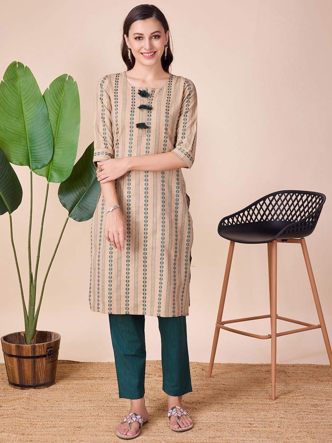 

Suha Women Floral Printed Regular Gotta Patti Kurta with Trousers, Beige