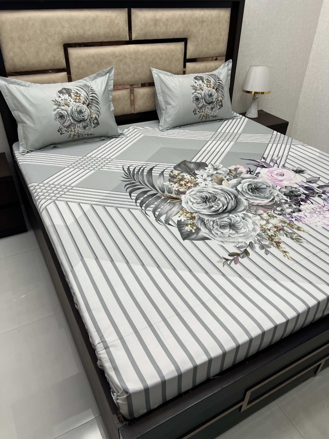 

Pure Decor Grey & White Floral 350 TC King Bedsheet with 2 Pillow Covers
