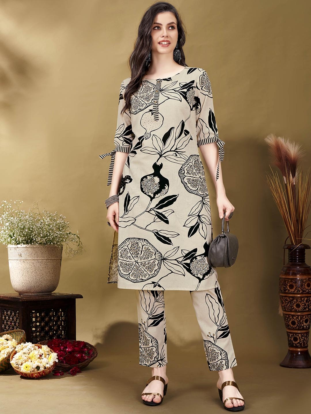 

Anouk Floral Printed Regular Pure Cotton Kurta with Trousers, Black