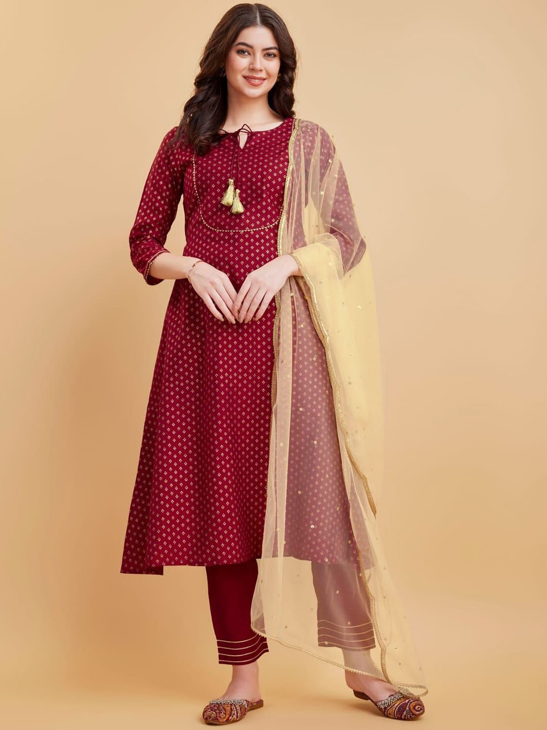 

Suha Women Floral Printed Regular Kurta with Trousers & With Dupatta, Red