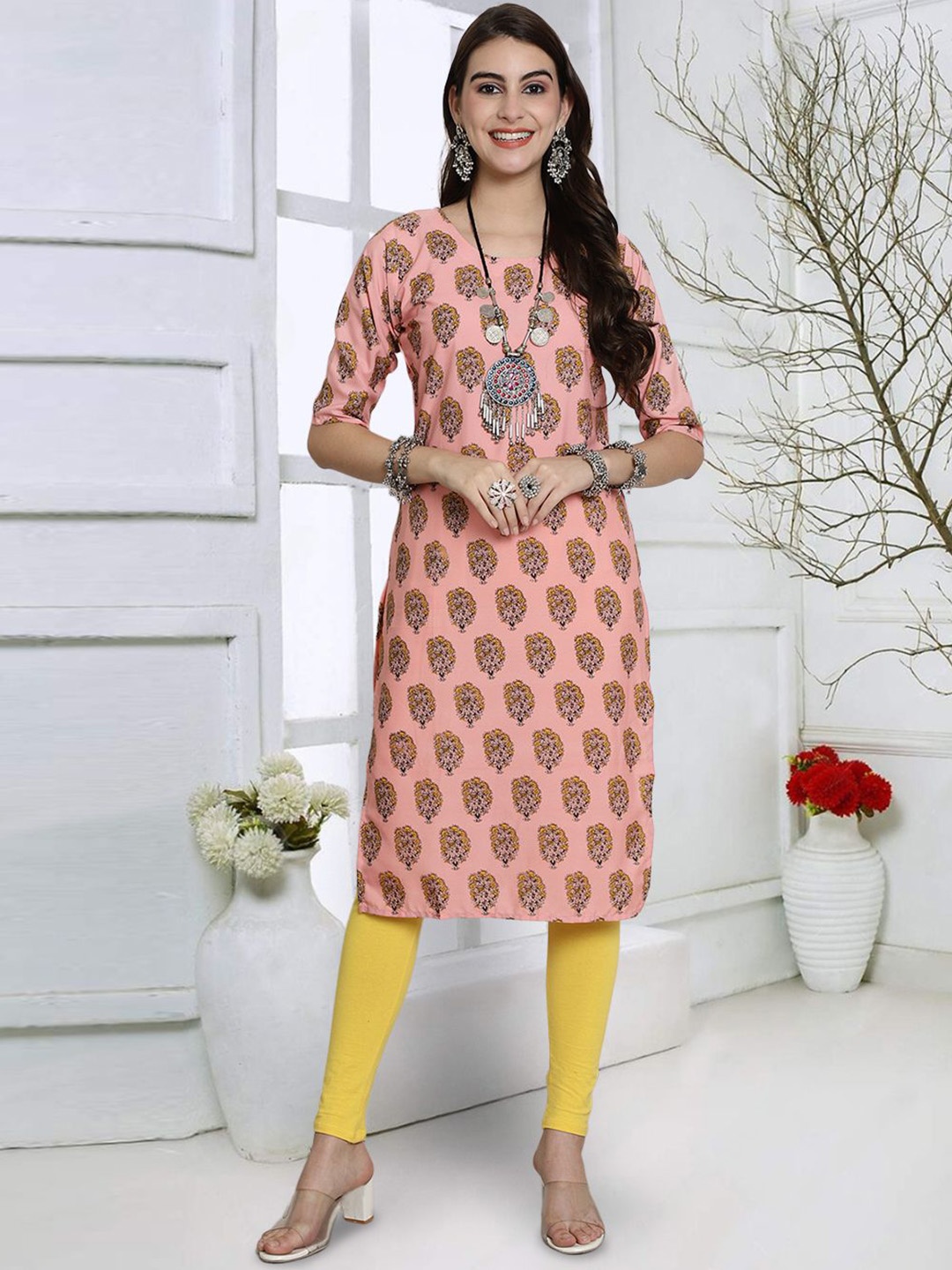 

7Threads Floral Printed Round Neck Straight Kurta, Peach