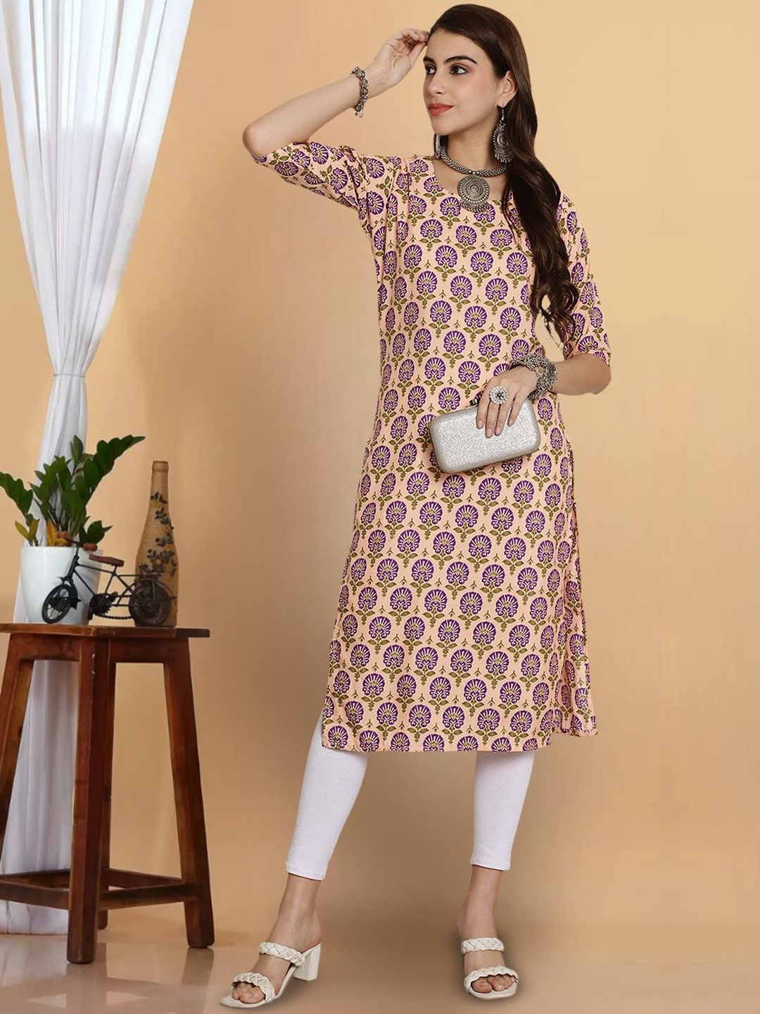 

7Threads Floral Printed Round Neck Straight Kurta, Peach