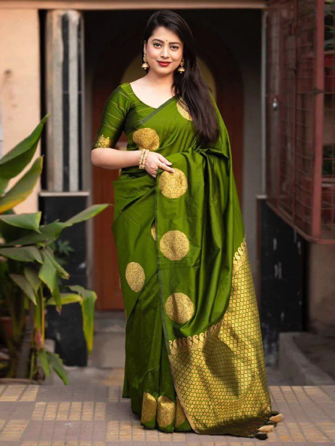 

QENY Woven Design Zari Banarasi Saree, Green