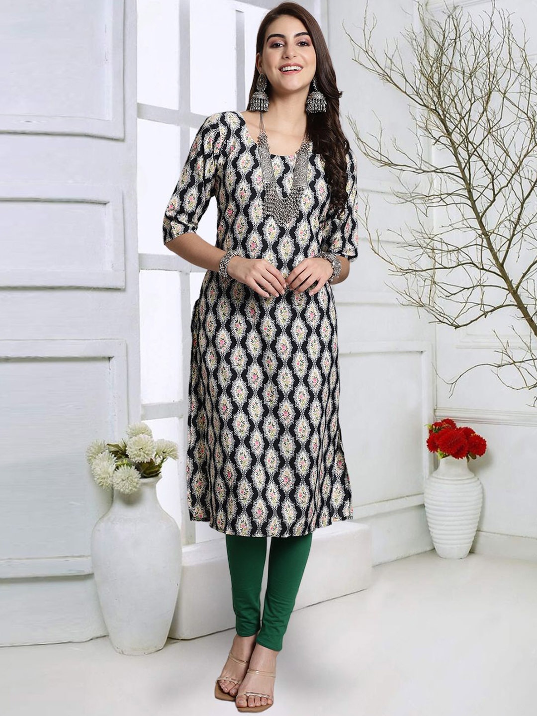 

7Threads Floral Printed Round Neck Straight Kurta, Black