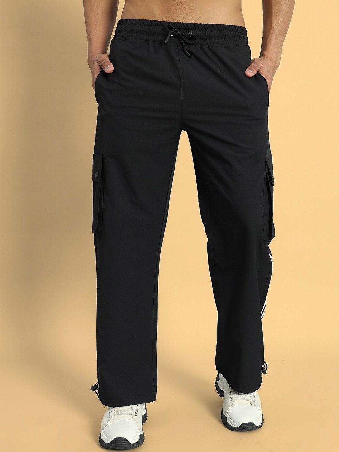 

WEARDUDS Men Relaxed Cargos Trousers, Black