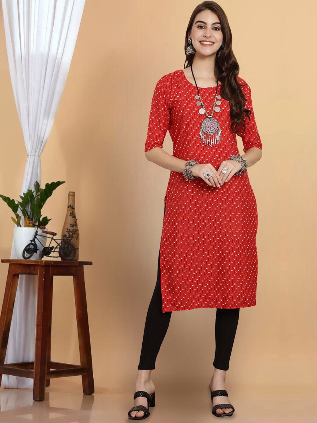 

7Threads Geometric Printed Round Neck Straight Kurta, Red