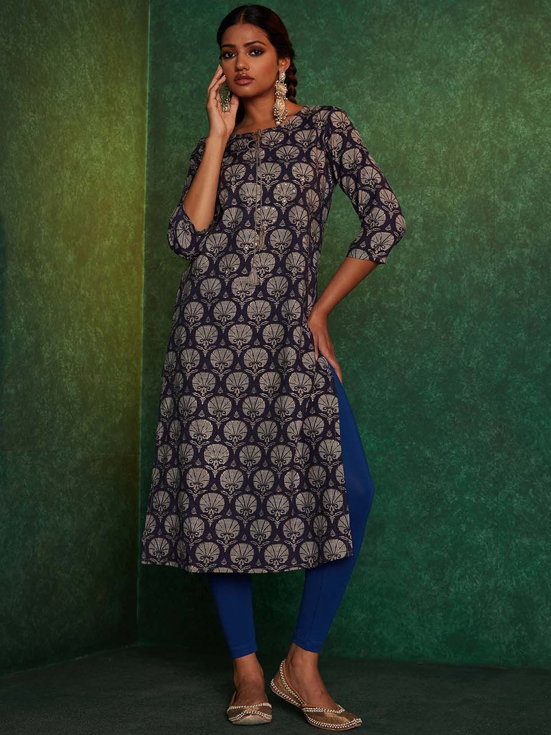 

Likha Floral Foil Printed Straight Kurta, Navy blue