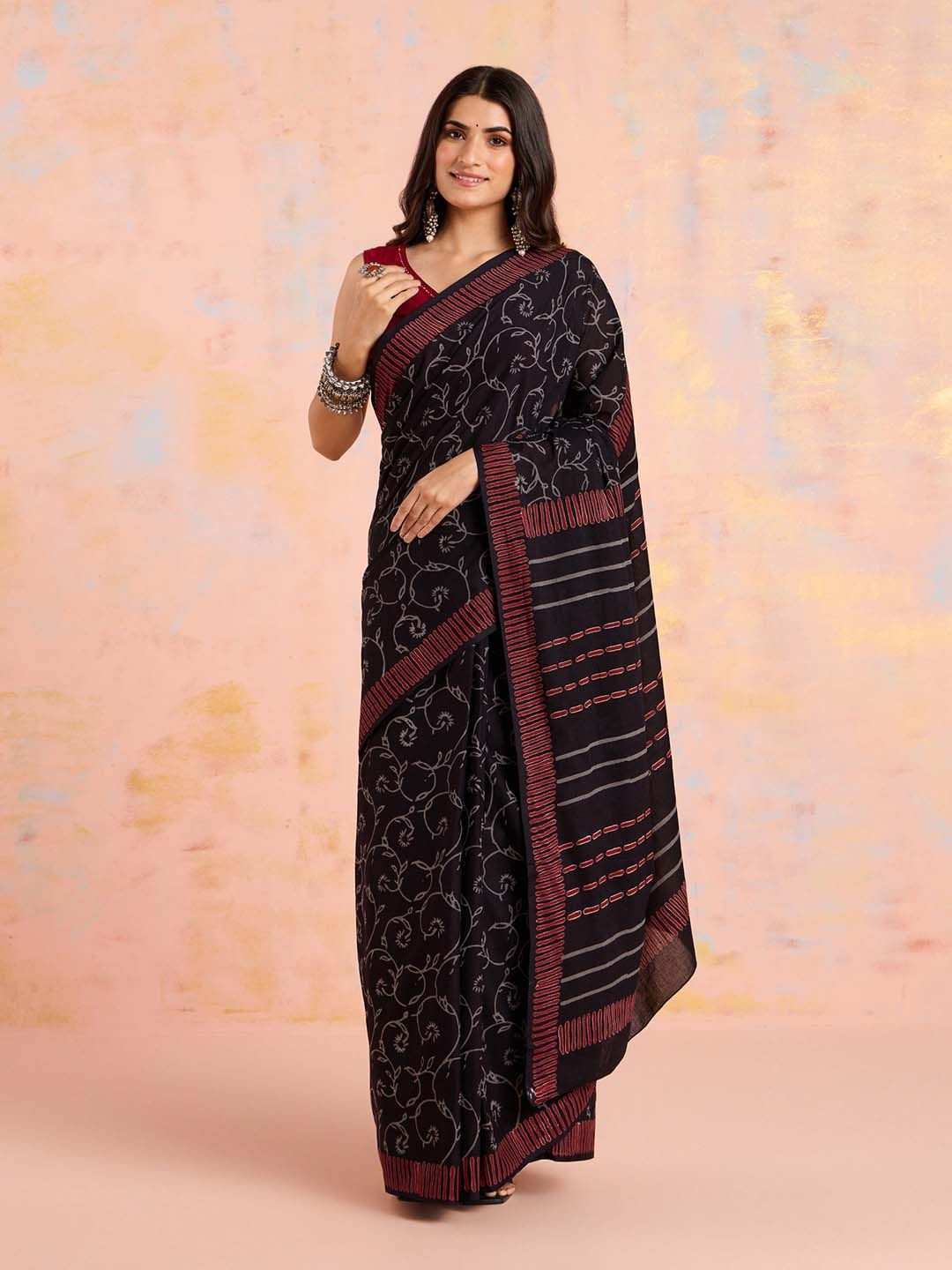 

Likha Ethnic Motifs Printed Pure Cotton Saree, Black