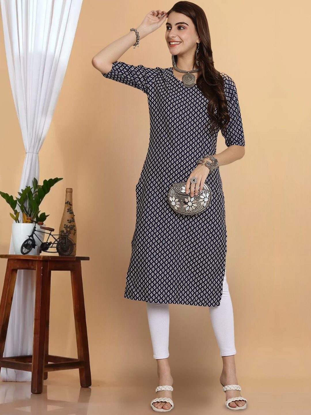 

7Threads Floral Printed Round Neck Straight Kurta, Navy blue