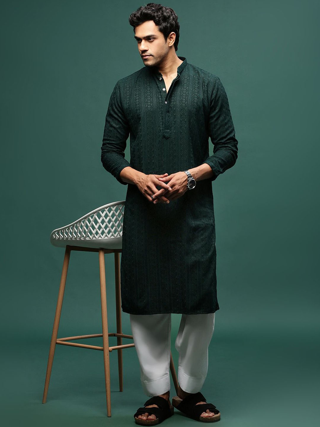 

Sangria Green Floral Embroidered Mandarin Collar Chikankari Cotton Straight Kurta
