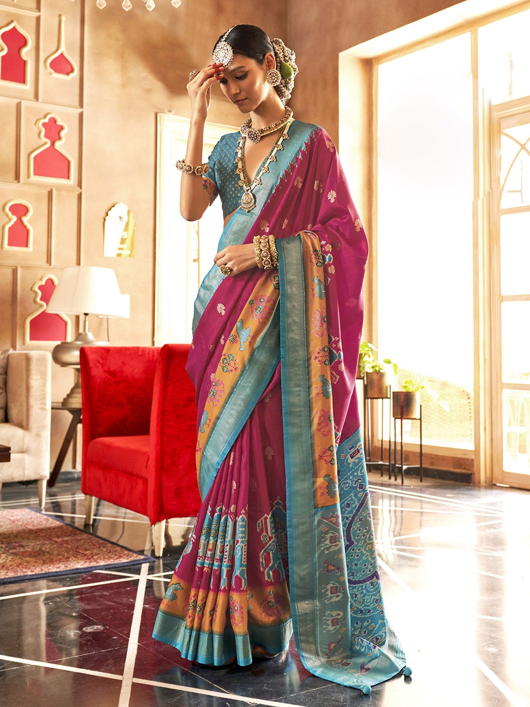 

KIMISHA Woven Design Zari Patola Saree, Pink