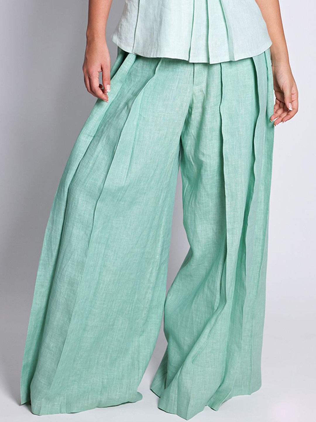 

Arya Giri Women Relaxed Flared High-Rise Pleated Culottes Trousers, Sea green