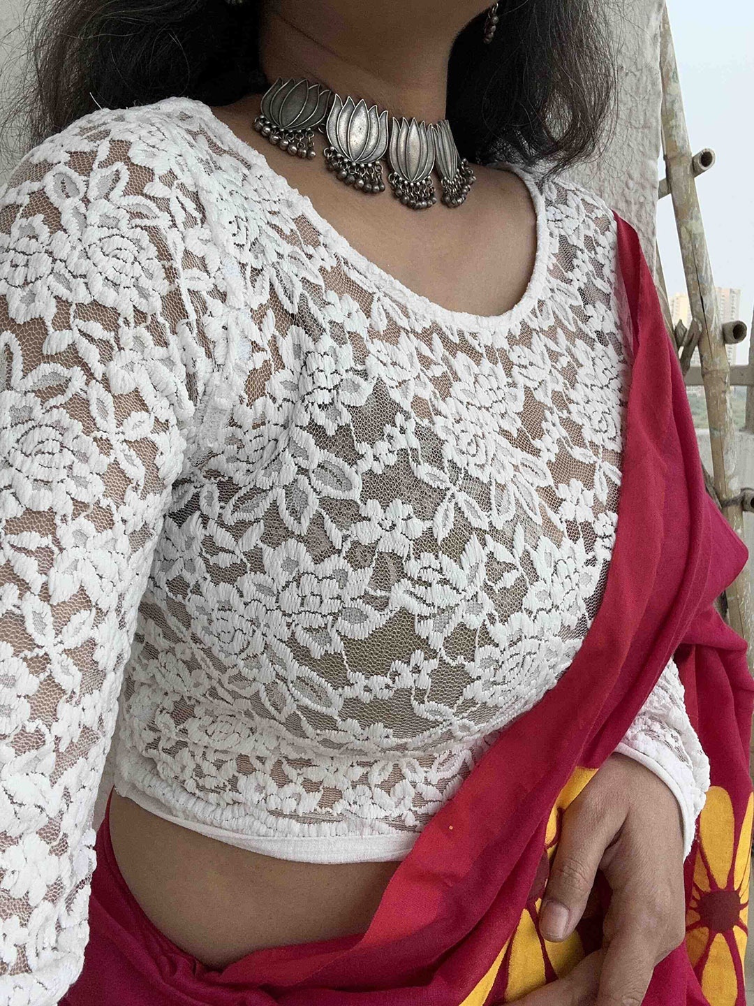 

Sundarii Dreamy Lace Saree Blouse, White